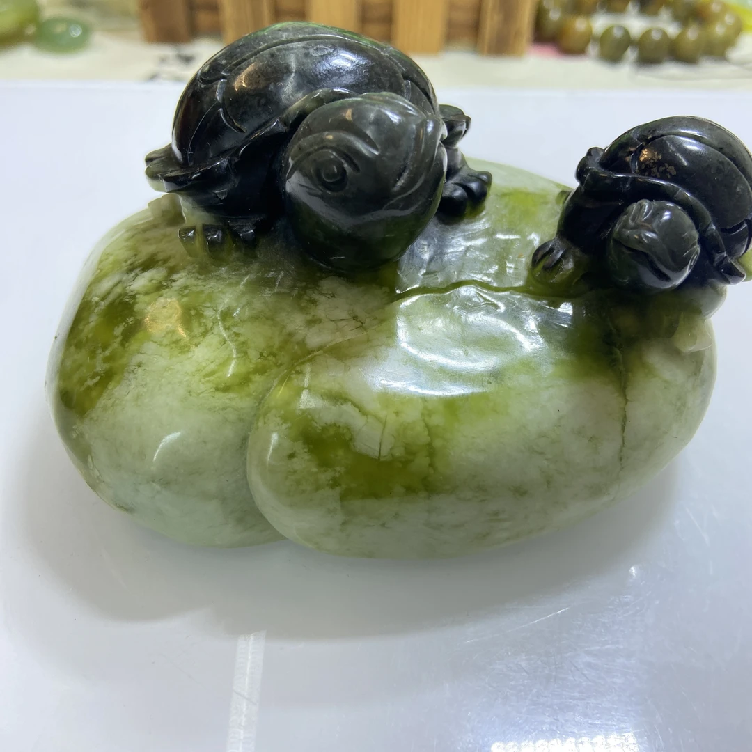 岫玉俏色巧雕水墨母子龟多子多福摆件茶宠