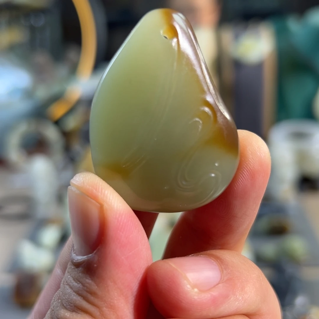 和田玉未镶嵌颈饰且未料