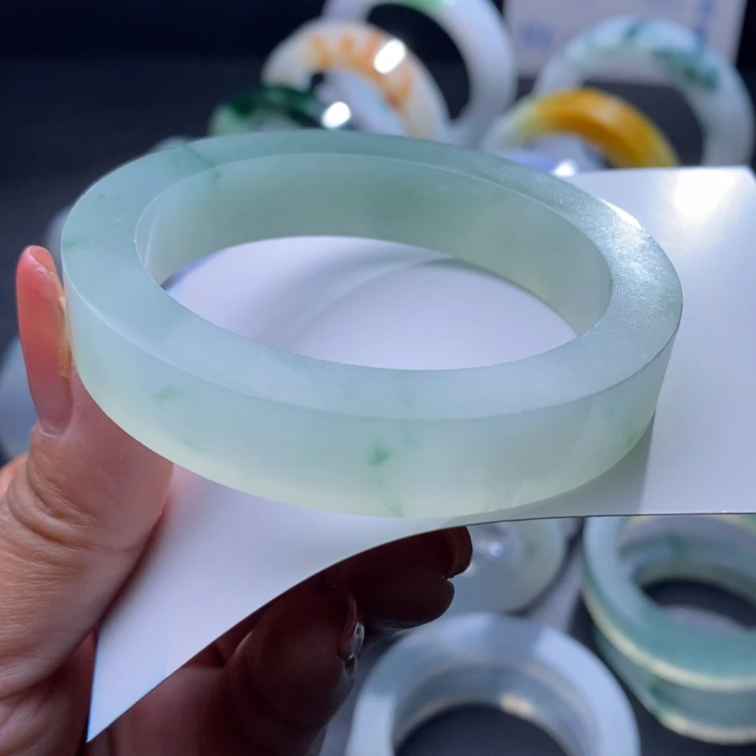 定制翡翠未镶嵌翡翠手镯