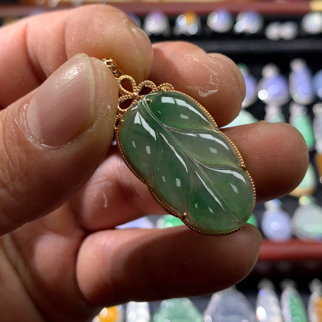 翡翠18K金镶嵌颈饰