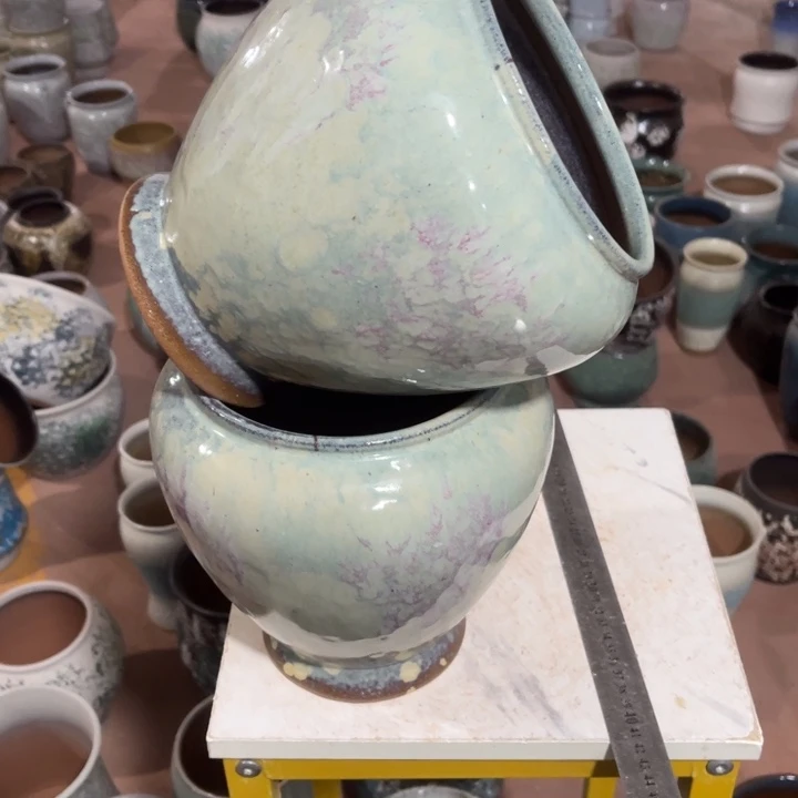 紫砂花盆口径16高度20两只小瑕疵