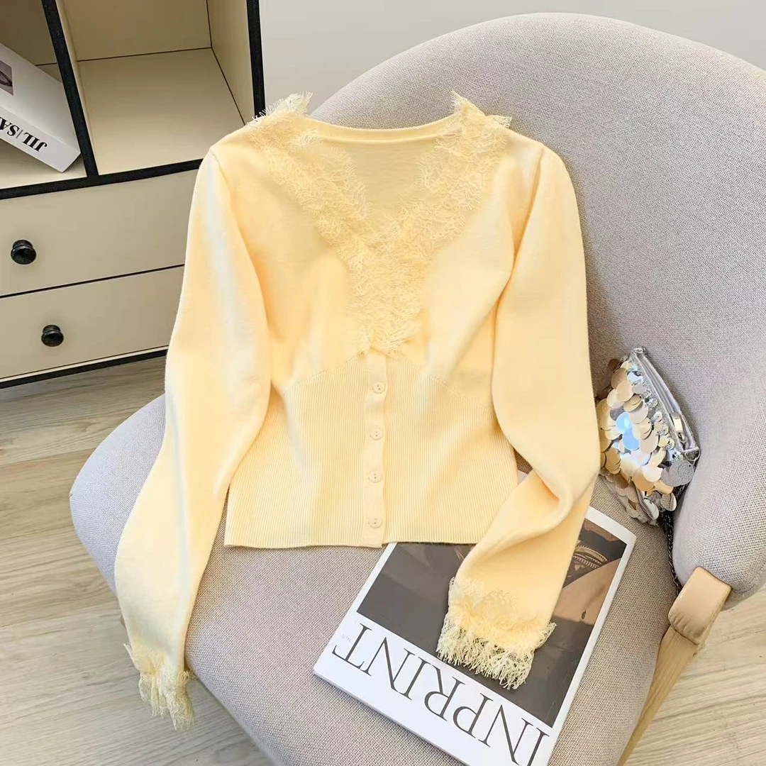 小香风软糯高级蕾丝毛衣法式v领时髦秋冬针织内搭打底开衫上衣