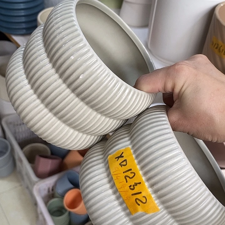 摆件陶盆有孔 瑕疵介意勿拍