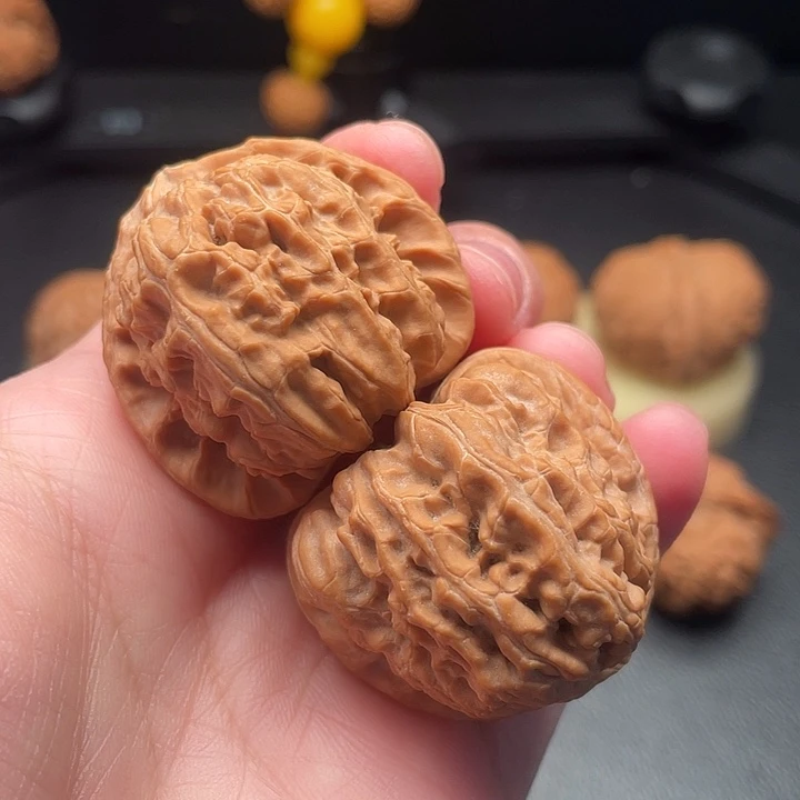 文玩核桃吊坠39白狮子