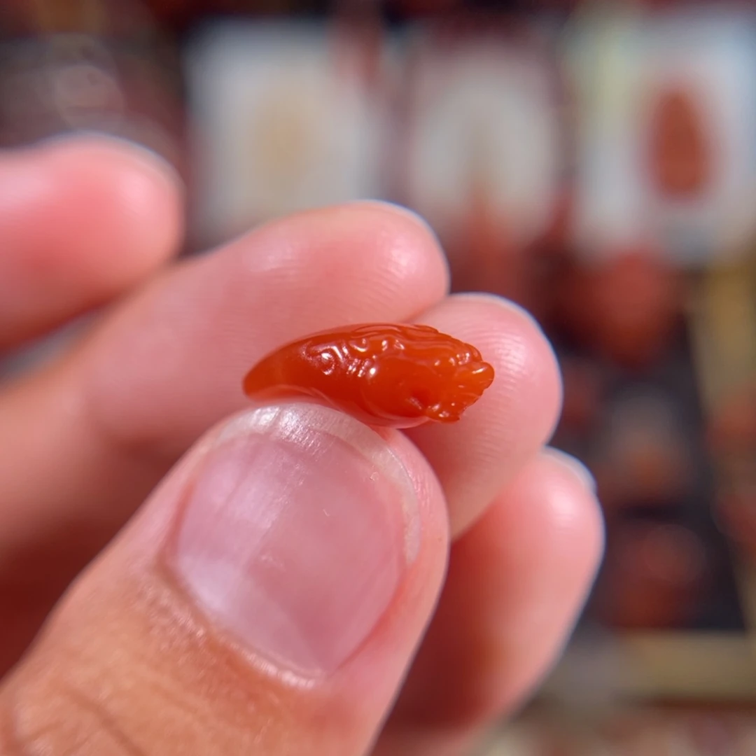 南红玛瑙貔貅卡子侧挂14.9*5.4未镶嵌