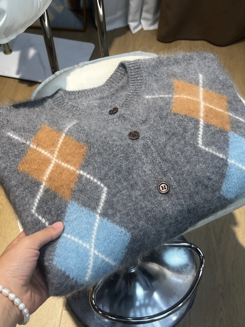 银子2-（菱形格）开衫大角羊拉绒 宽松秋冬针织衫百搭圆领气质