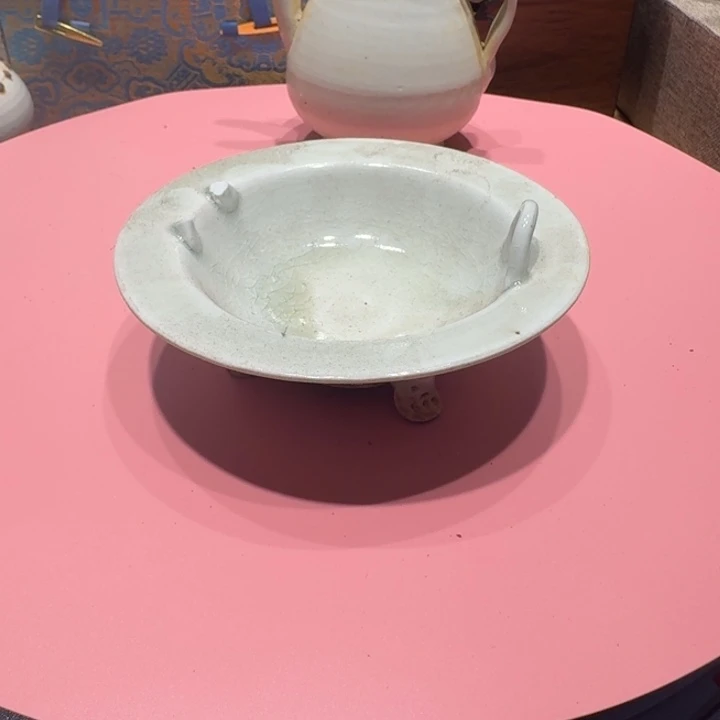 得***家其他漂亮的小瓷瓶子