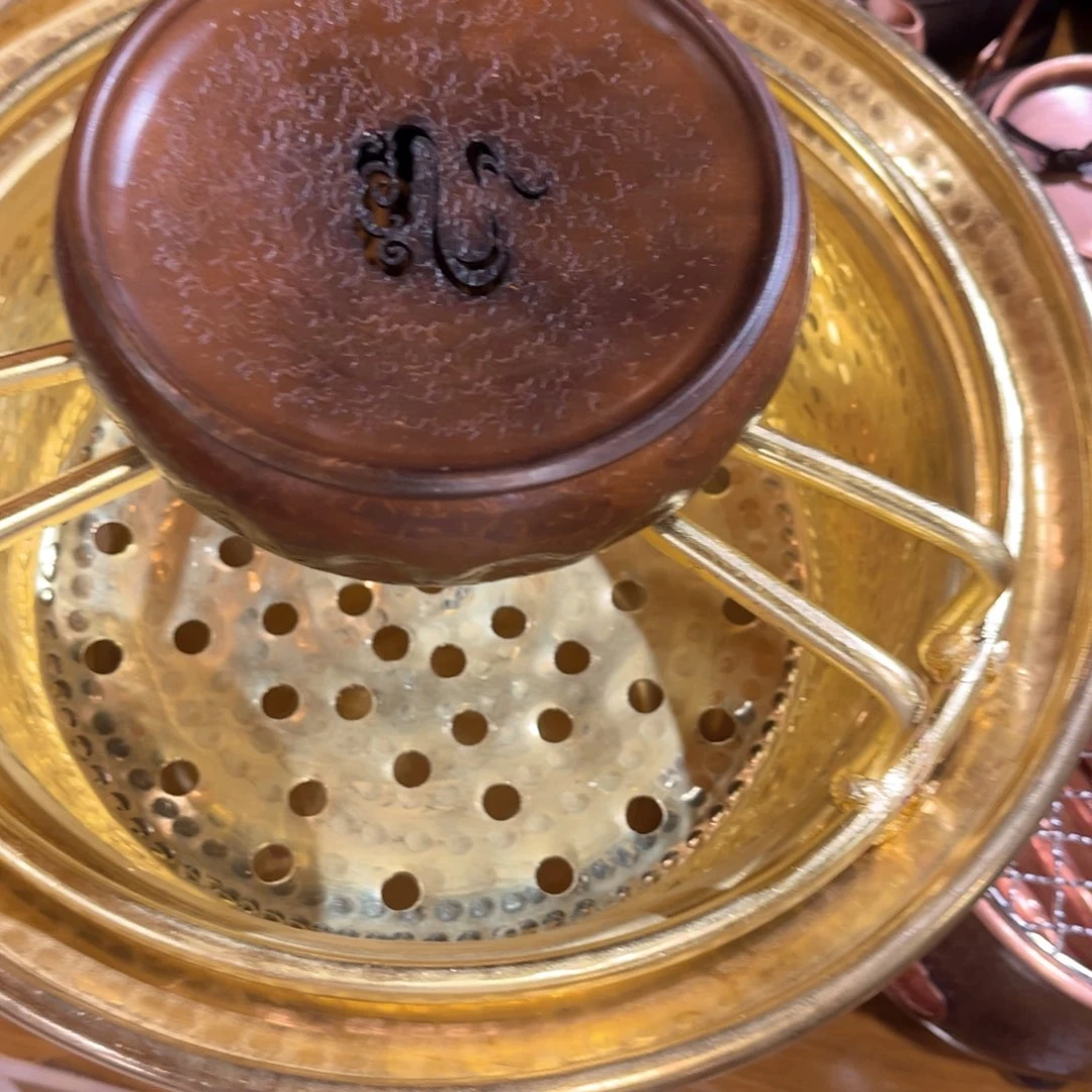 烟熏色壶承手工锻打工艺