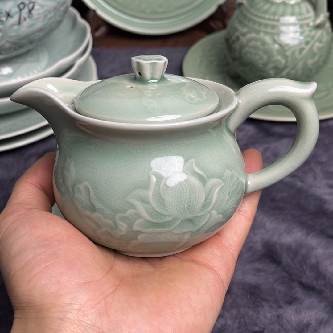 瓷微瑕荷花壶特价