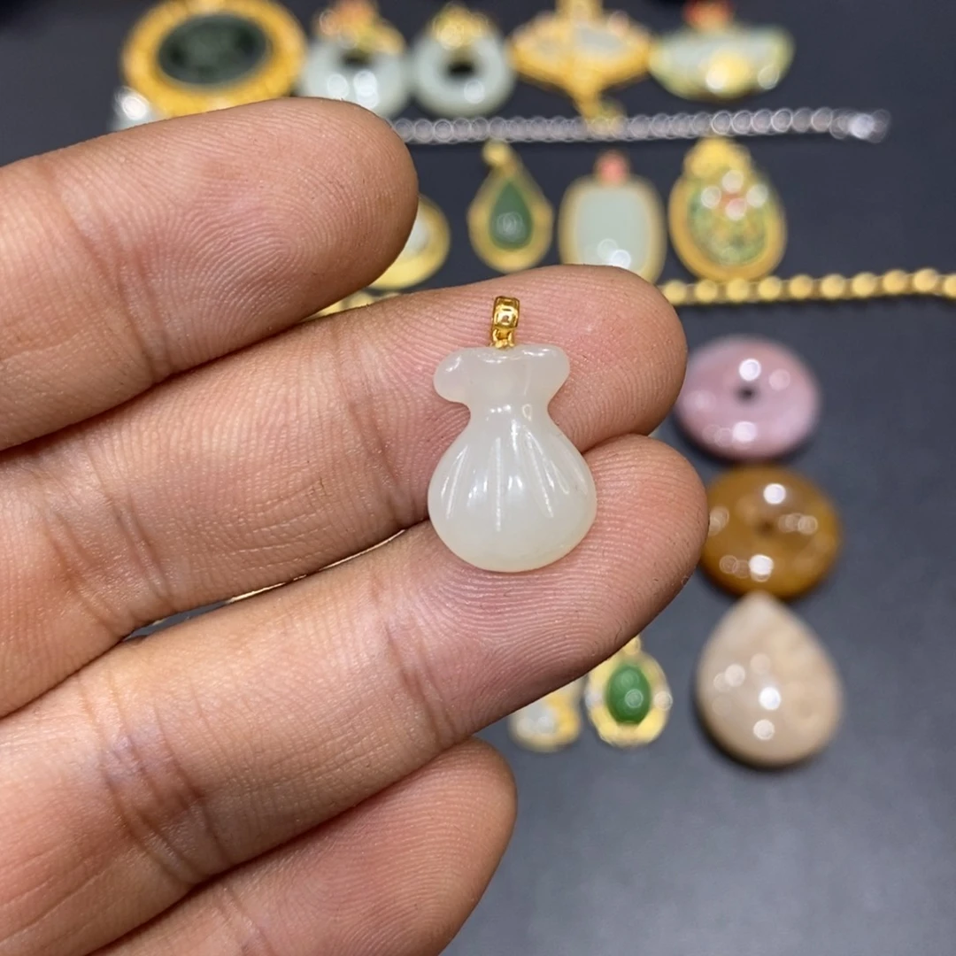 和田玉颈饰18K金镶嵌