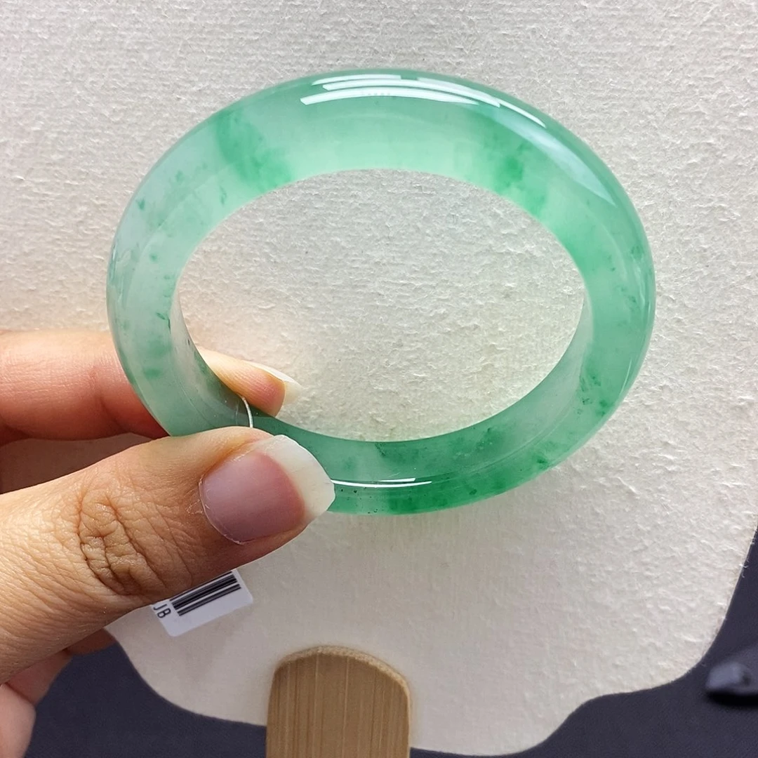 未镶嵌手镯石英质玉