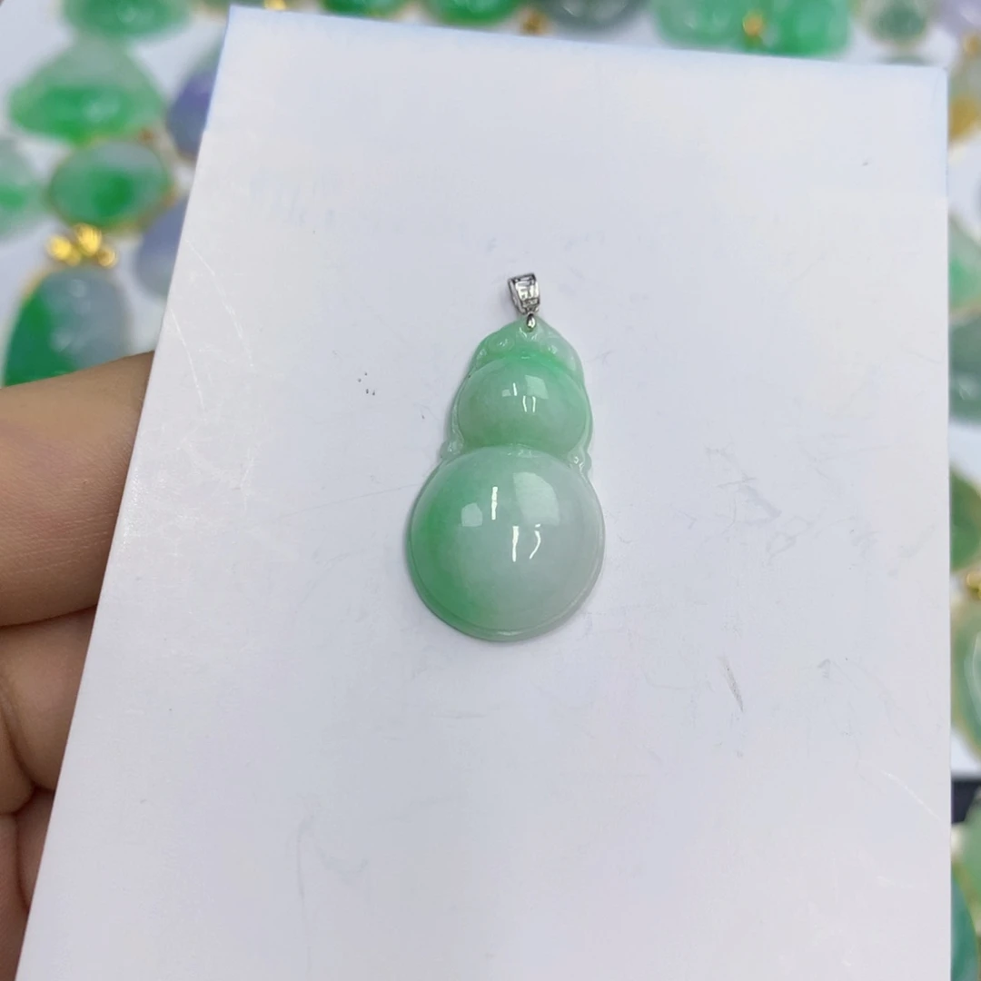 翡翠18K金镶嵌颈饰翡翠