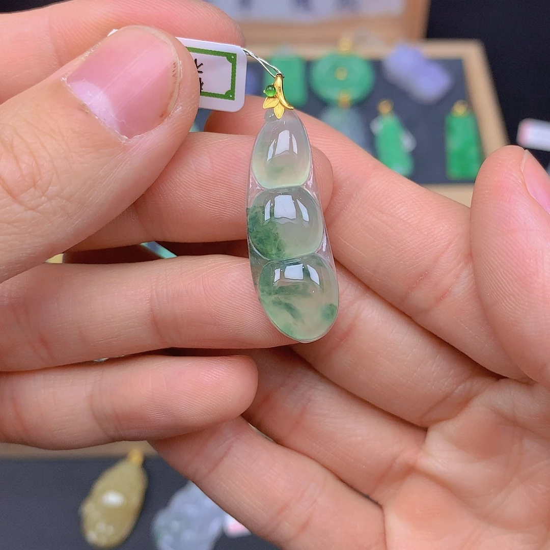 翡翠颈饰18K金镶嵌翡翠