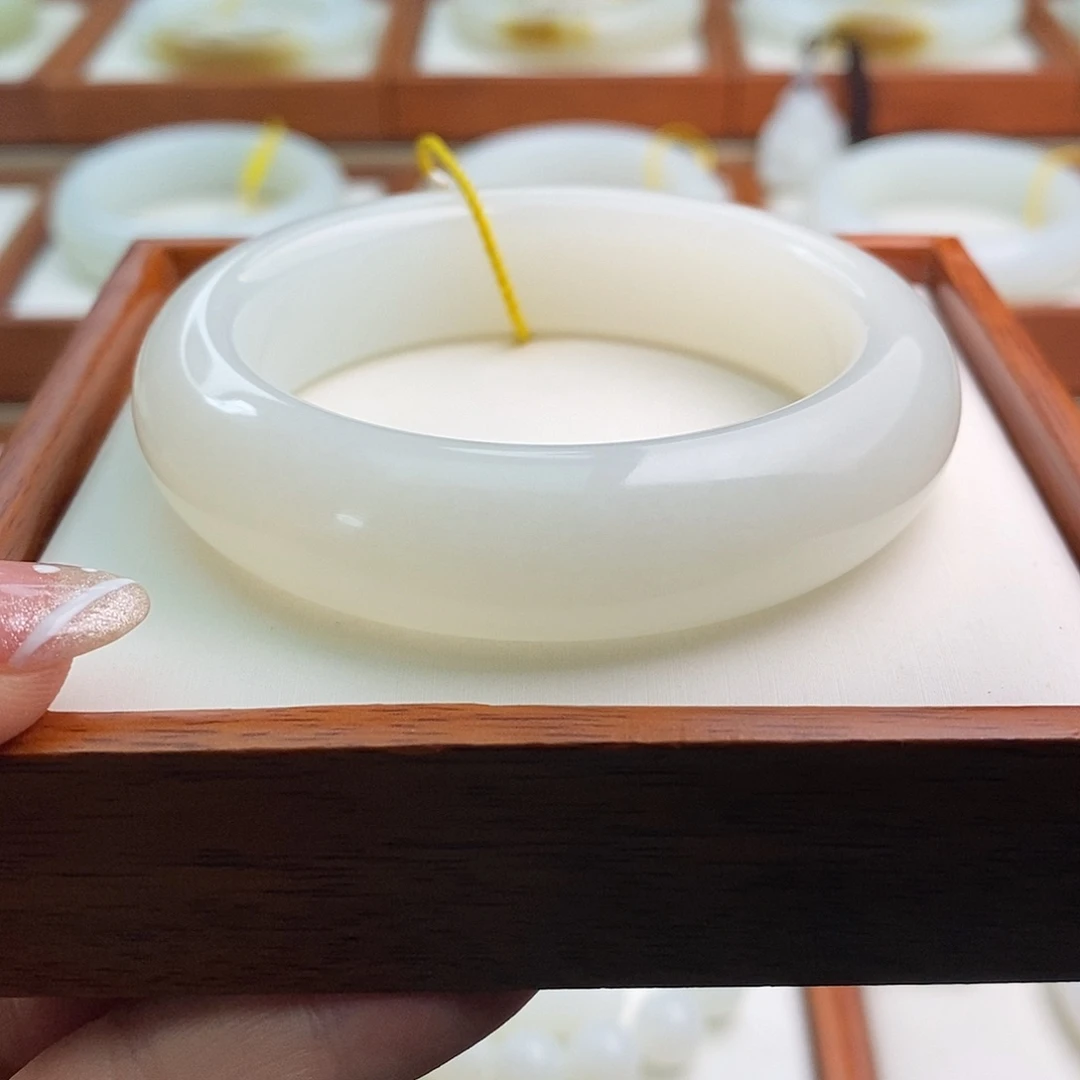 和田玉（白玉）未镶嵌手镯