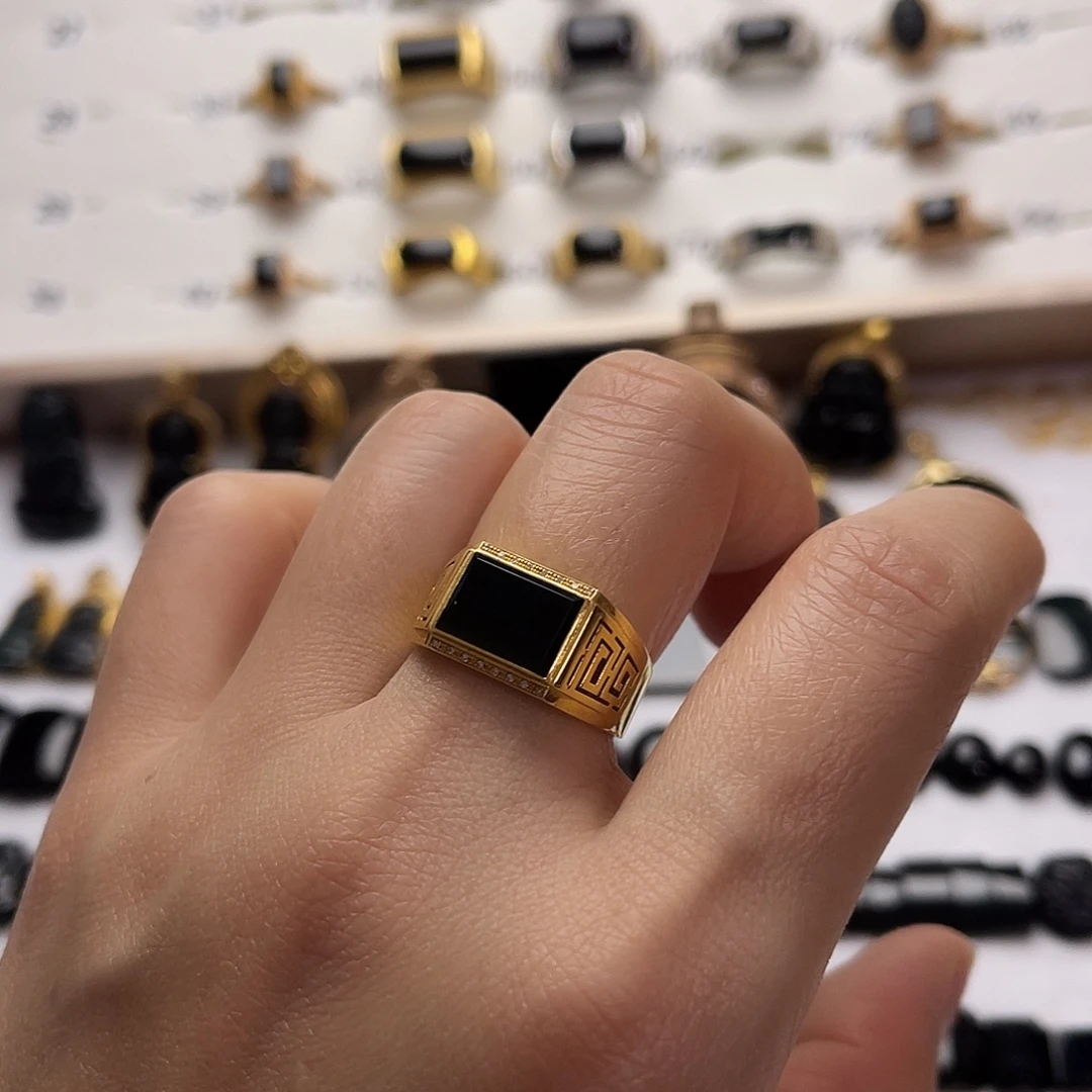 翡翠18K金镶嵌戒指翡翠