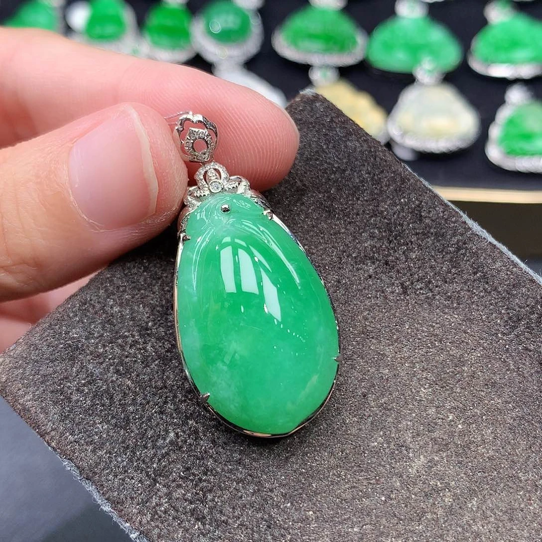 翡翠18K金镶嵌吊坠(赠链)