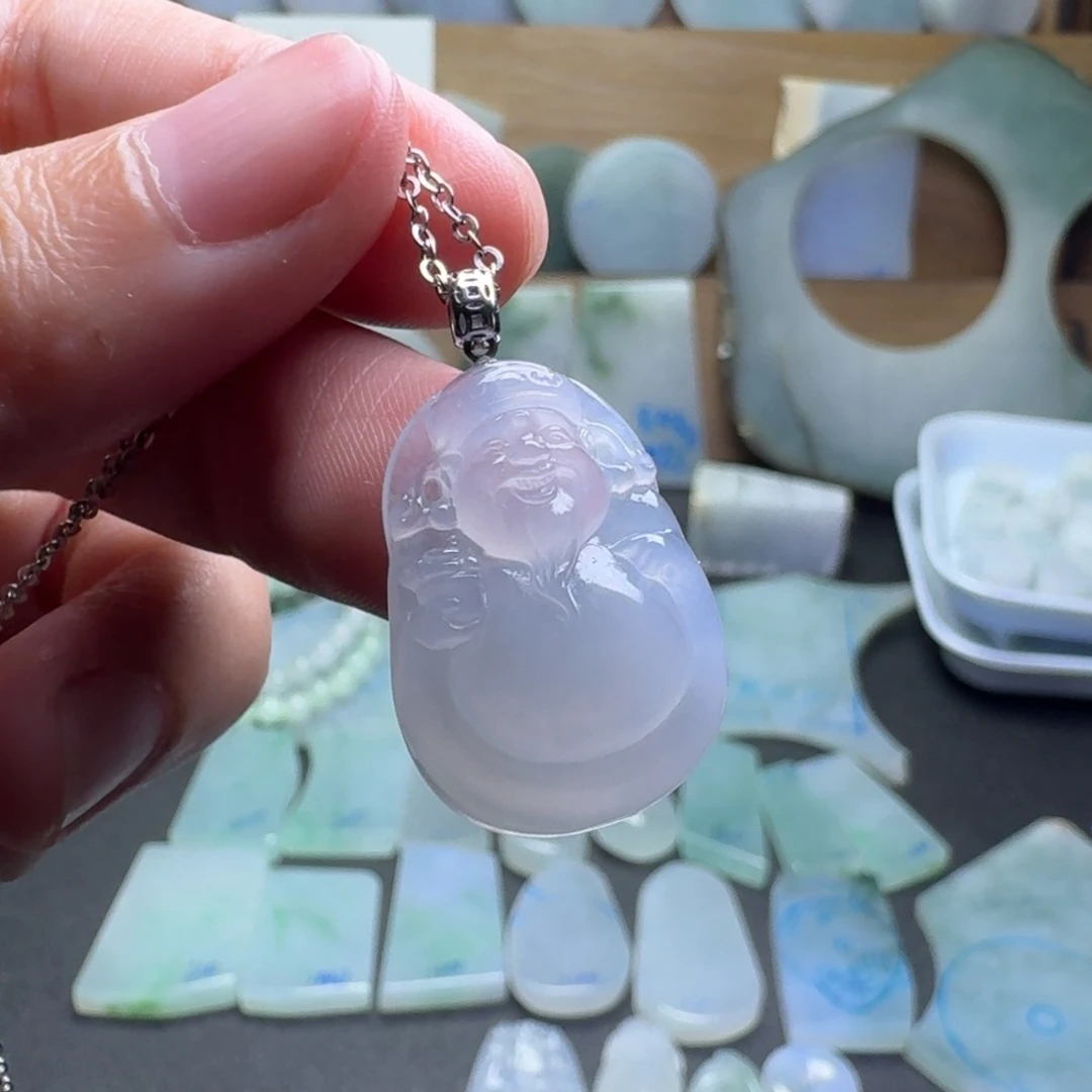 翡翠18K金镶嵌颈饰财神