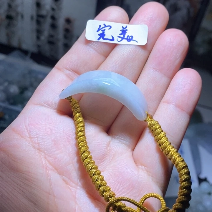 翡翠颈饰未镶嵌手牌