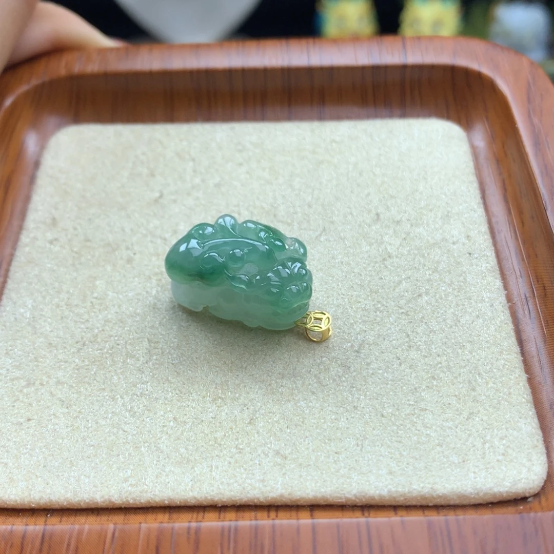 翡翠未镶嵌颈饰30