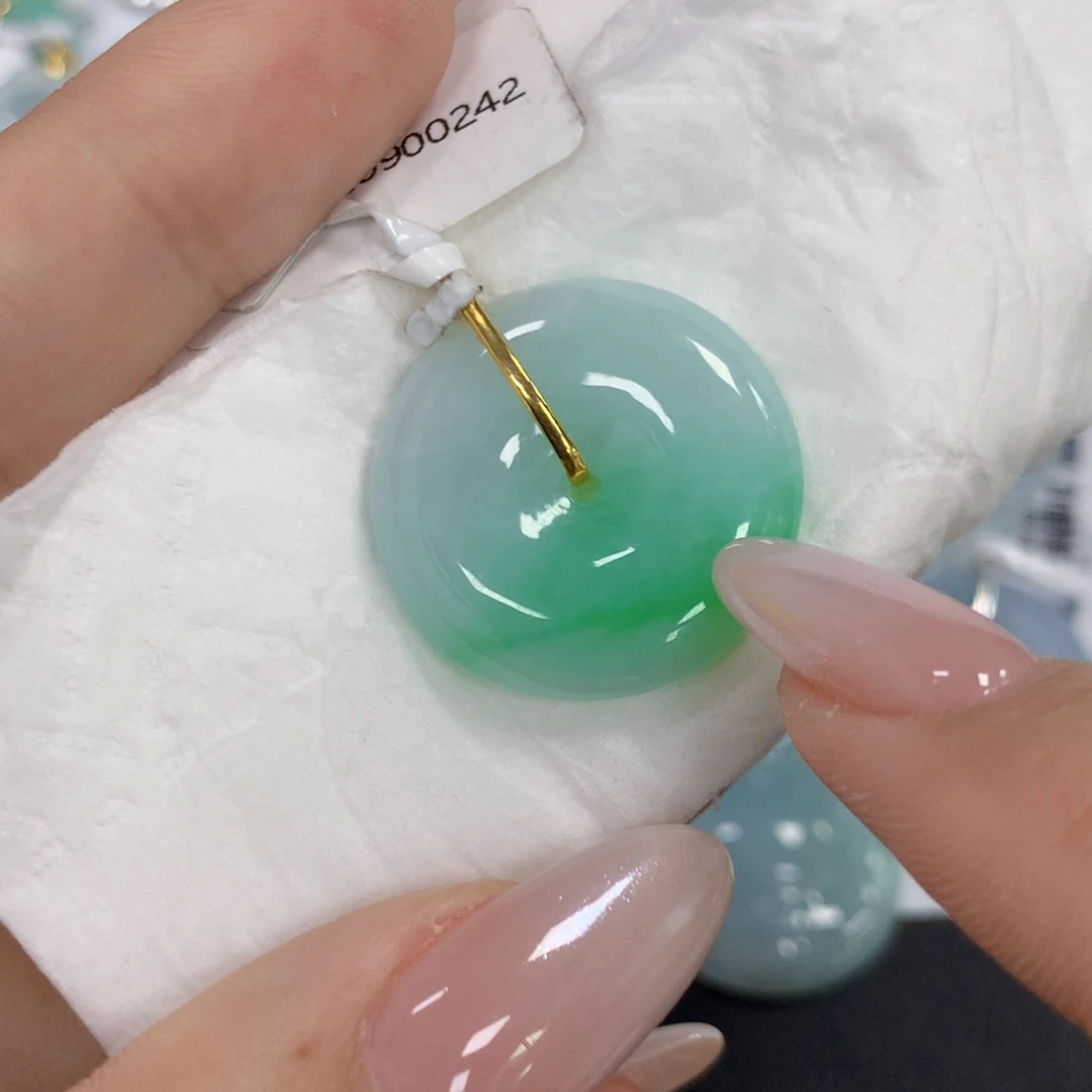 颈饰18K金镶嵌翡翠