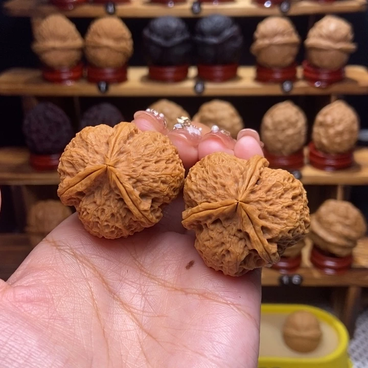 文玩核桃吊坠天狼31