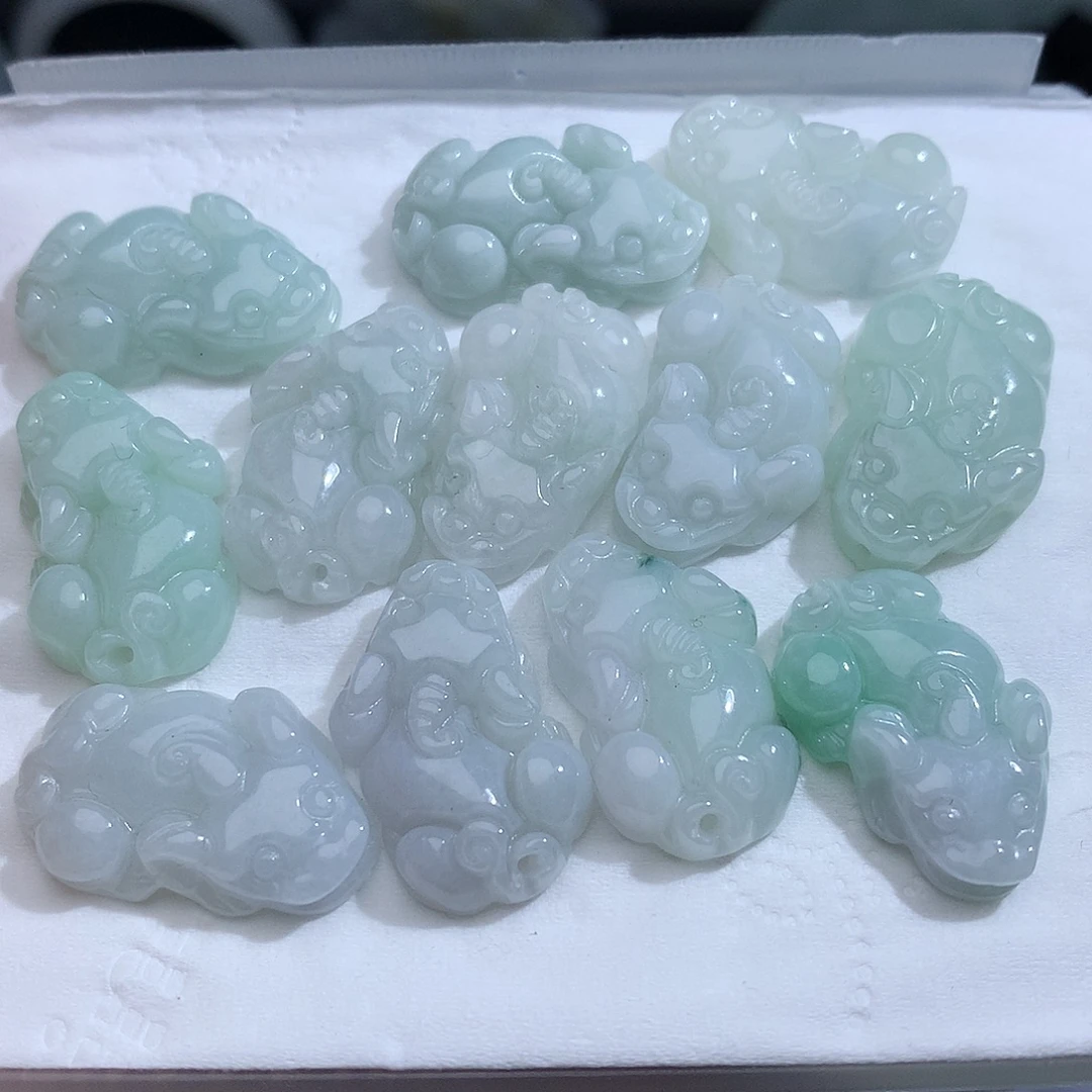 翡翠未镶嵌颈饰发2个