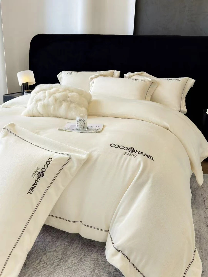 【OUP-莫奈花园】轻奢简约玫瑰字母刺绣款绒四件套亲肤柔软床品套件