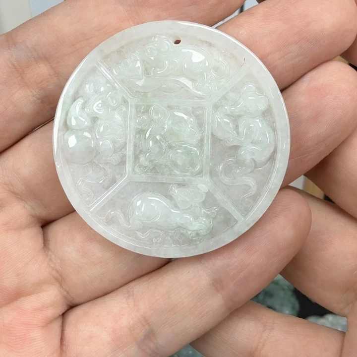 翡翠挂件未镶嵌翡翠