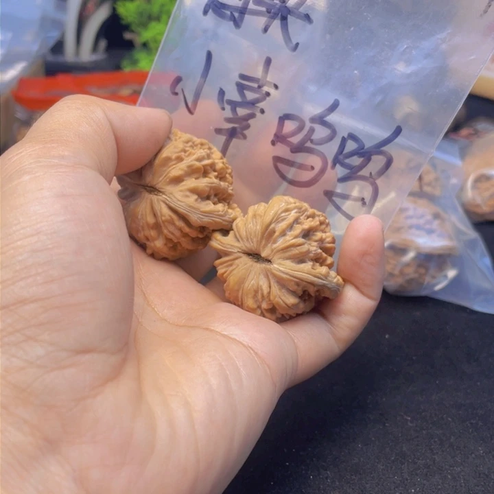 文玩核桃把件小**呜四座楼