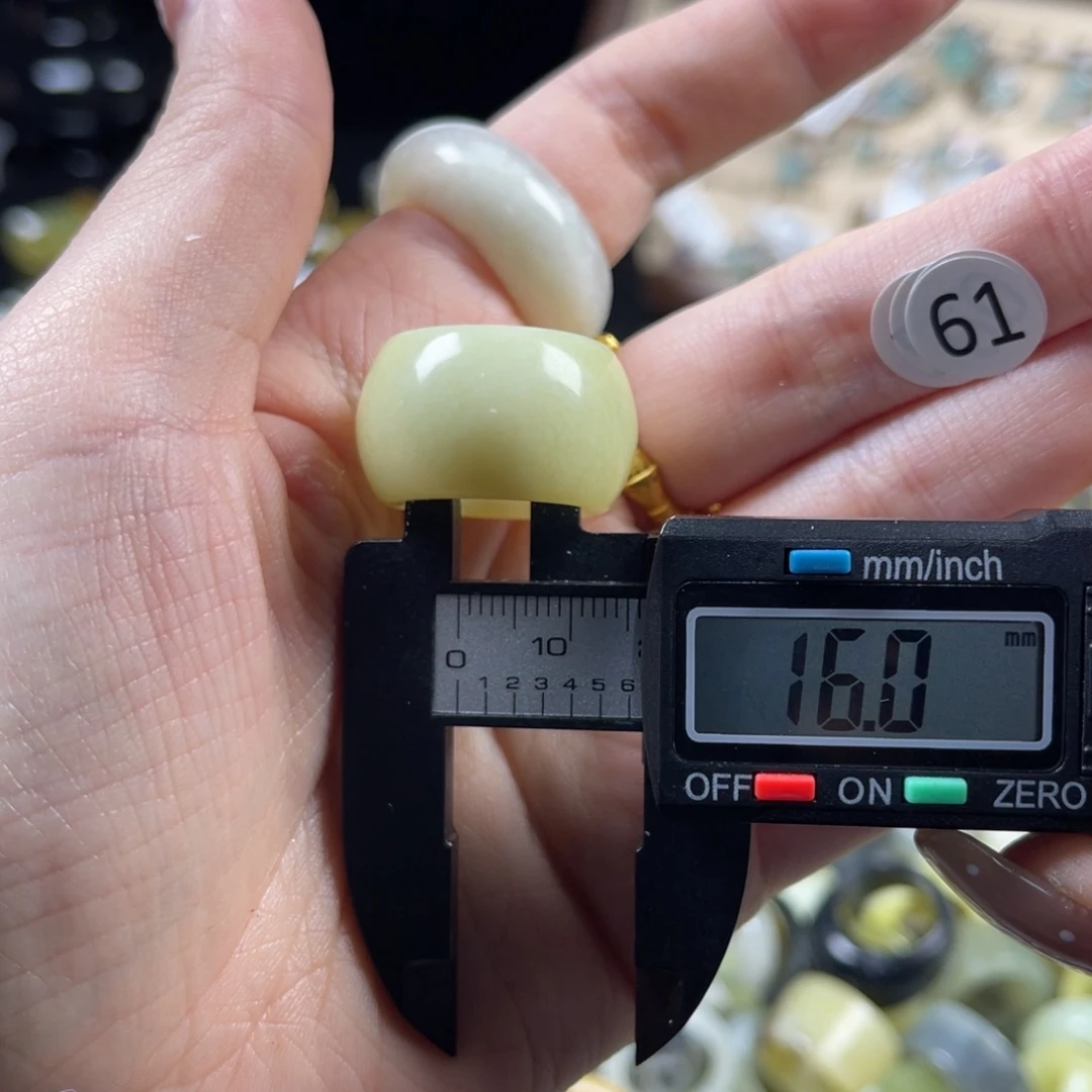 蛇纹石玉未镶嵌戒指