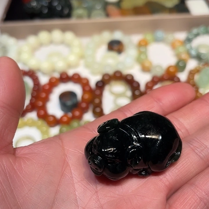 蛇纹石玉未镶嵌吊坠