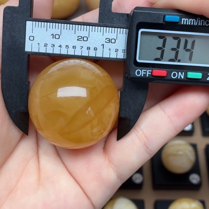 未镶嵌琥珀裸石微瑕