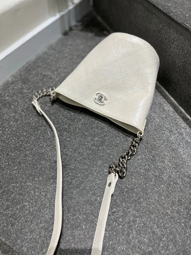 95新 Chanel/香奈儿 新款单肩斜挎白色水桶包女士