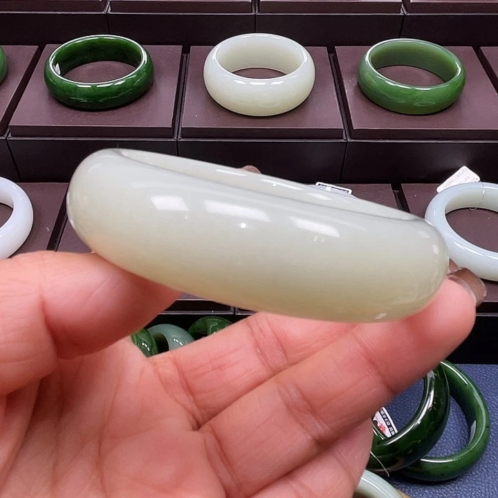 和田玉未镶嵌手镯5657