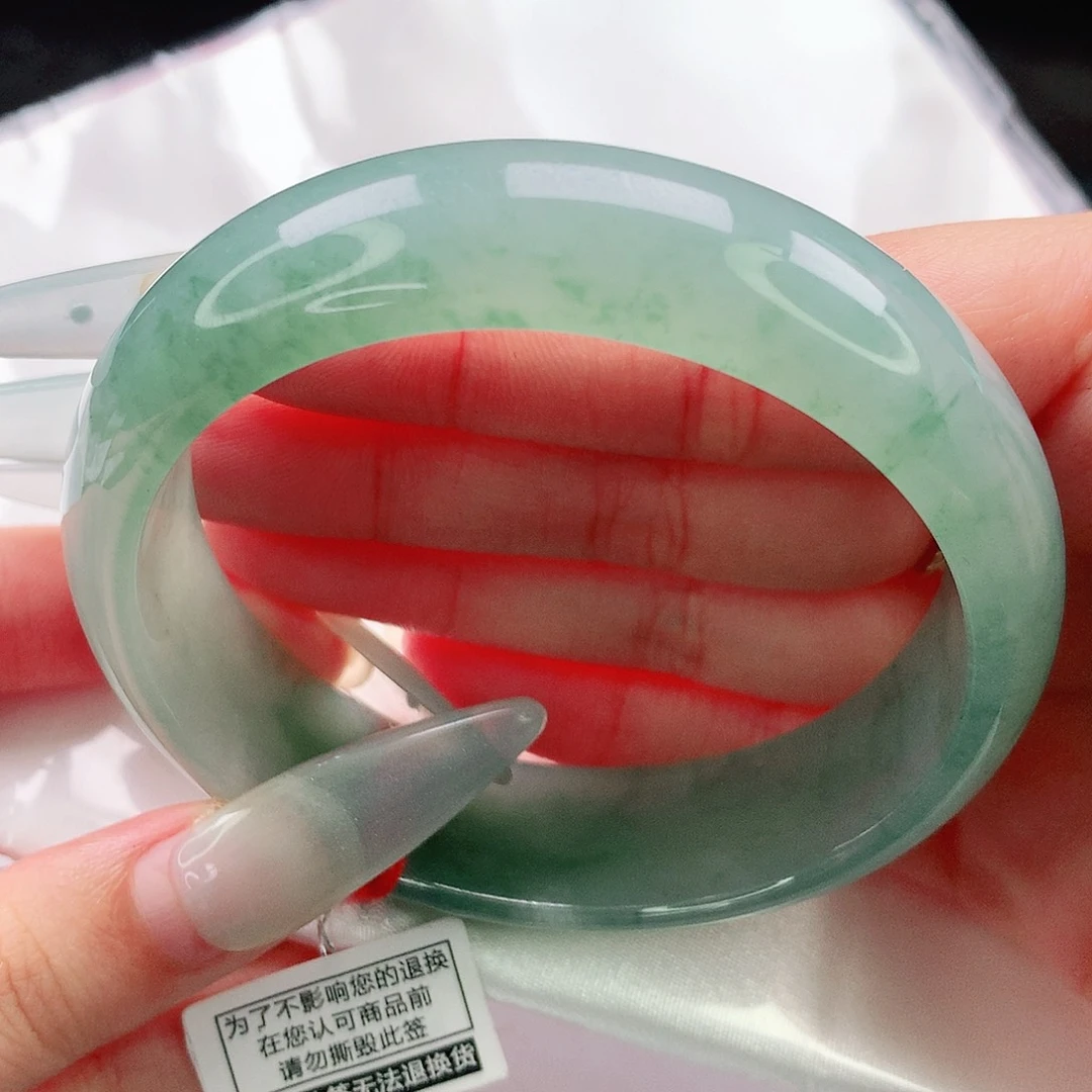 翡翠手镯未镶嵌60圈