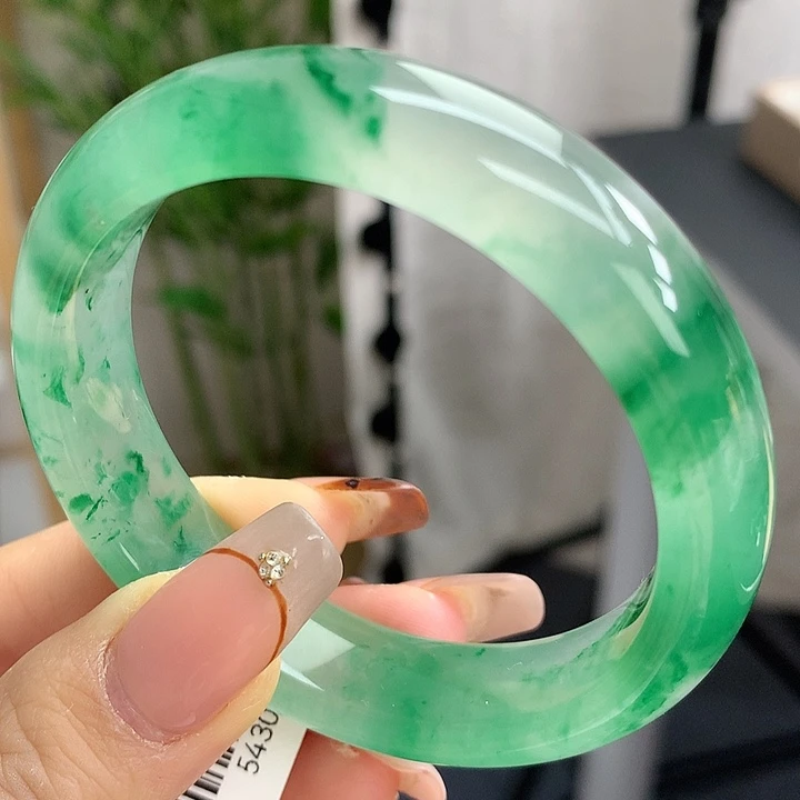 未镶嵌手镯石英质玉