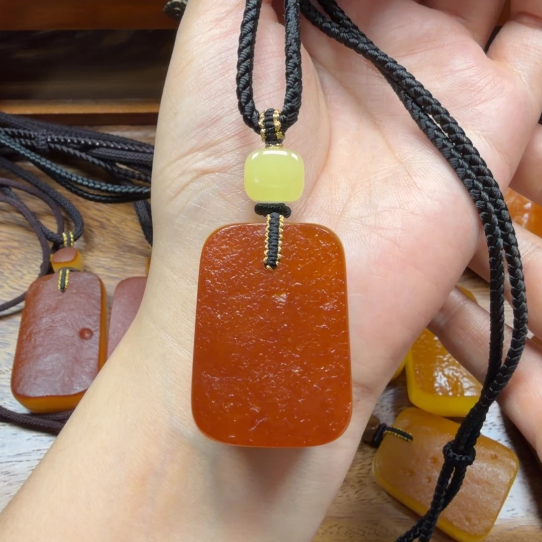 琥珀未镶嵌吊坠(赠链)