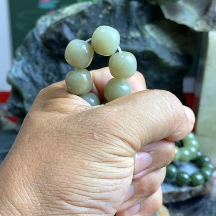名***哥未镶嵌蛇纹石玉珠宝岫玉原石