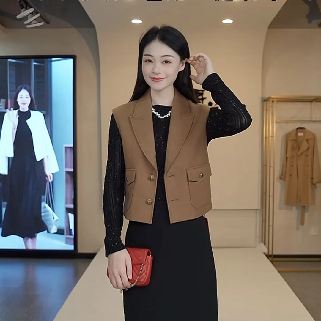 GIRDEAR/哥弟新款绵羊毛美拉德风翻领双口袋短马甲外套女1400748