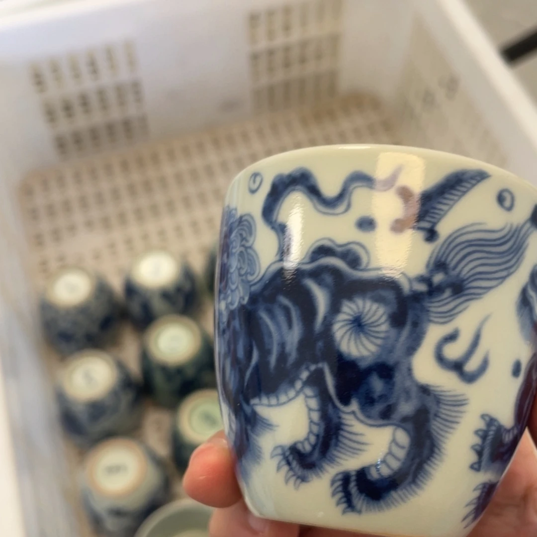 瓷片景德镇青花狮子滚绣球手雷杯