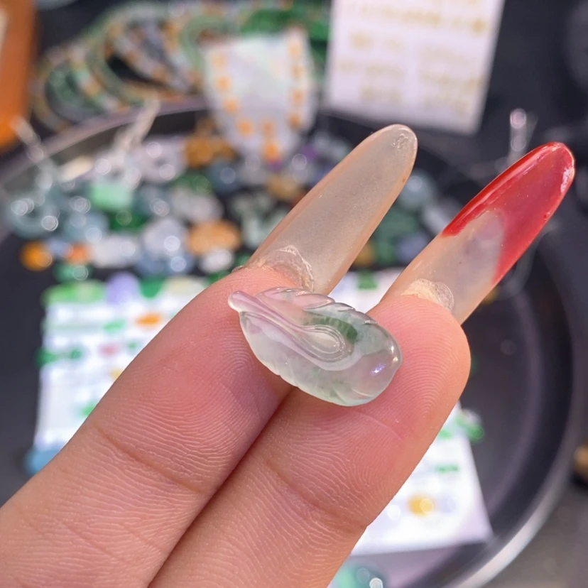 【闪购商品】翡翠挂件未镶嵌羽毛