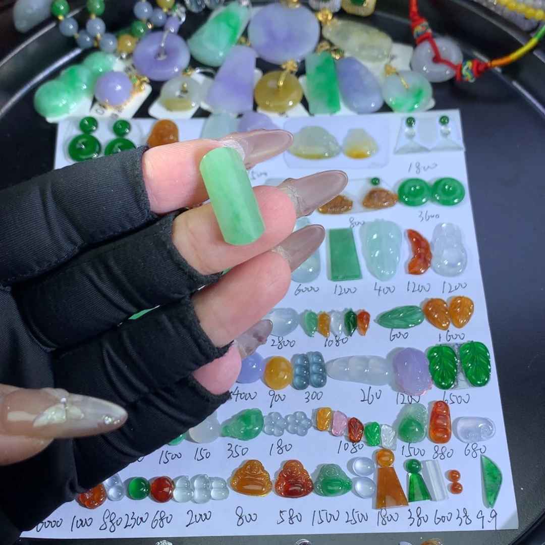 翡翠散珠未镶嵌马鞍柱