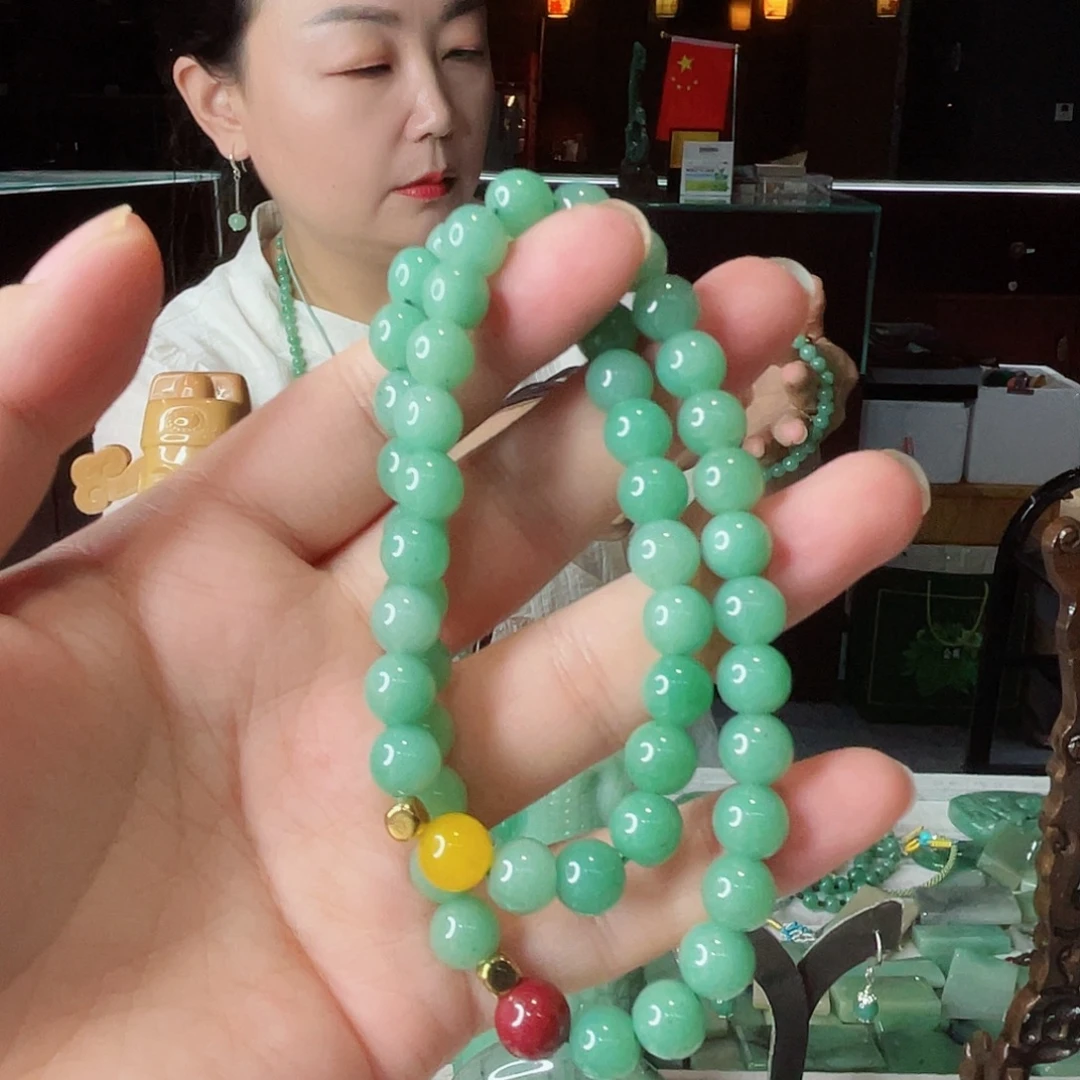 颈饰未镶嵌密玉（石英质玉）