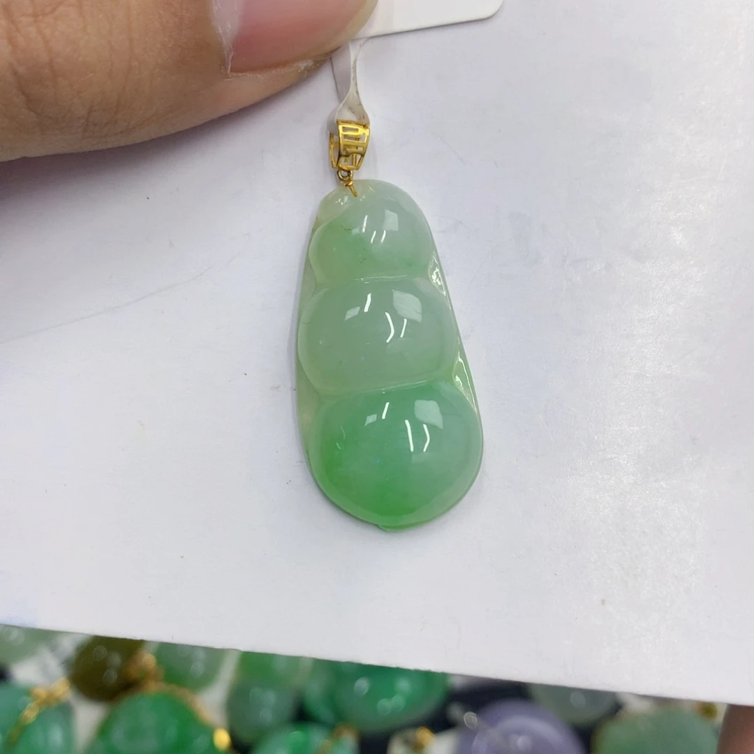 颈饰18K金镶嵌翡翠翡翠