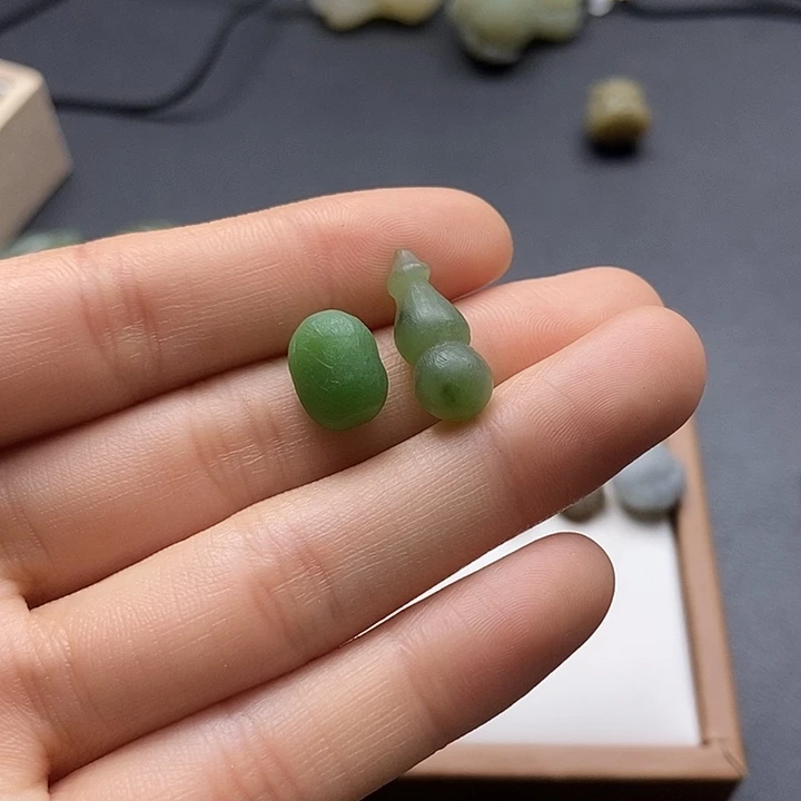 颈饰未镶嵌和田玉陌*