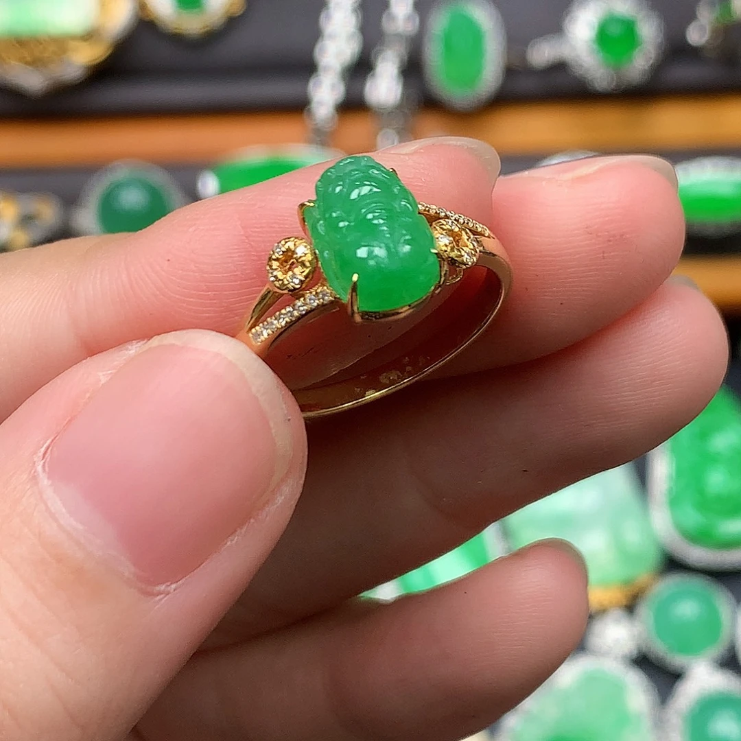 翡翠18K金镶嵌戒指