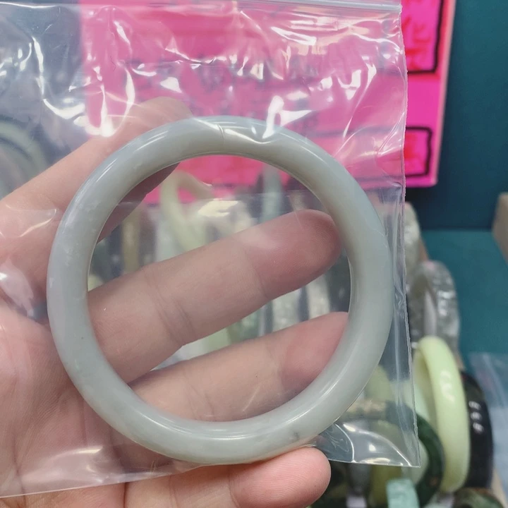 ****)蛇纹石玉未镶嵌手镯