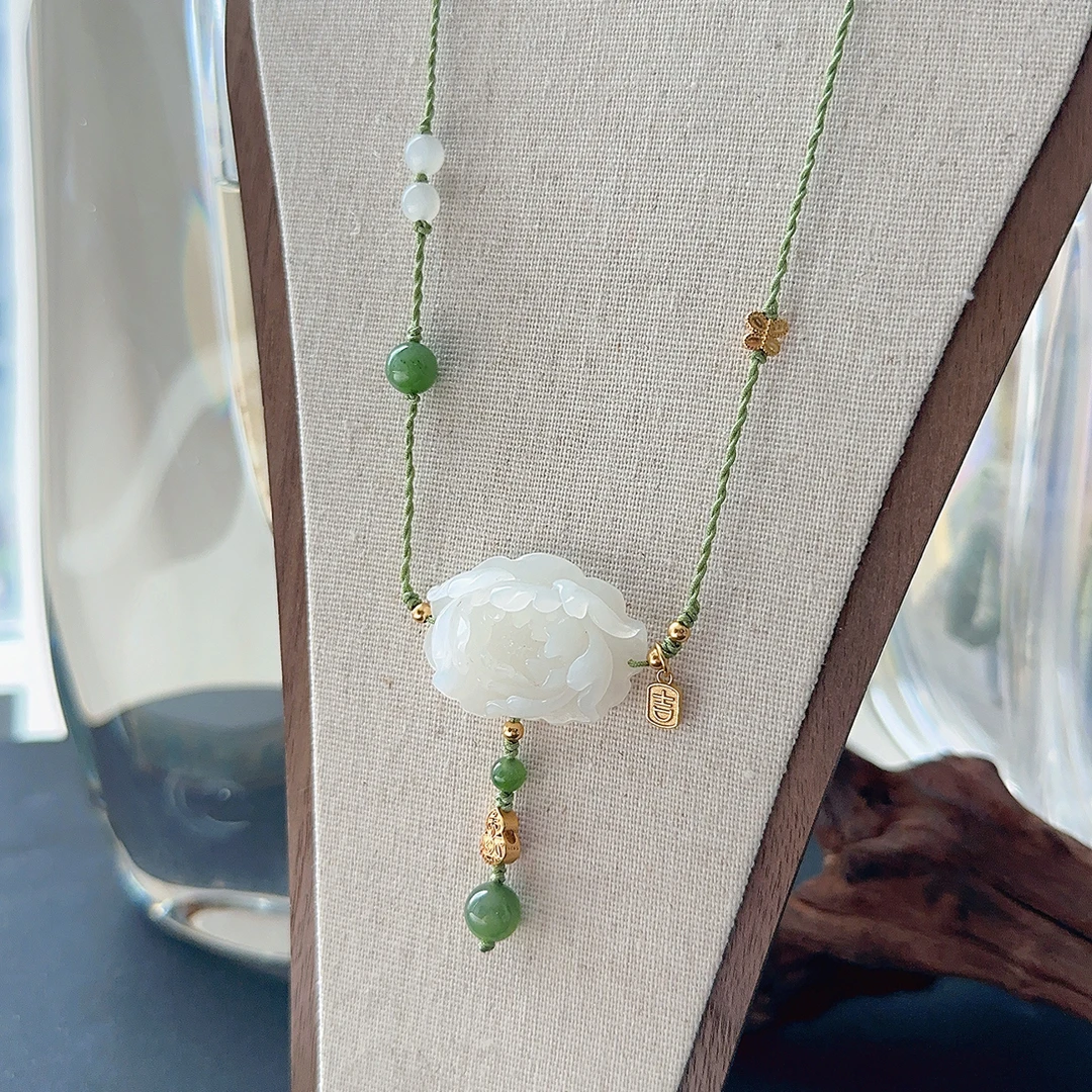 手工雕刻和田玉一级白牡丹花牌玉衡项链吊坠新中式33.8*24.2*10.9