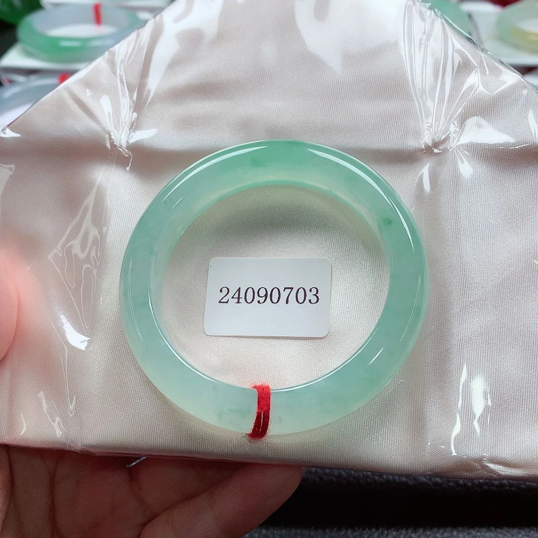 翡翠手镯未镶嵌天然A货翡翠手镯