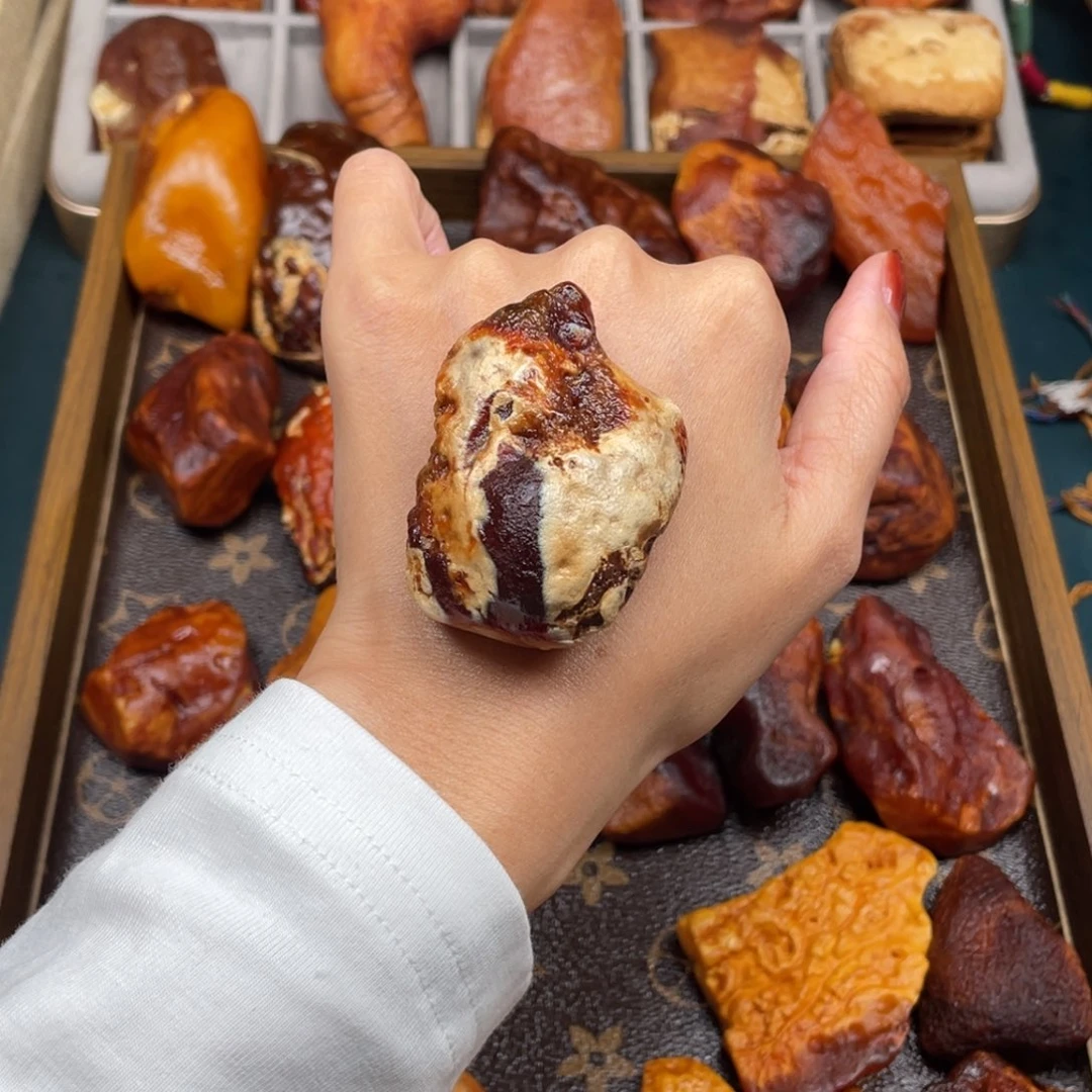 琥珀未镶嵌珠宝奇石